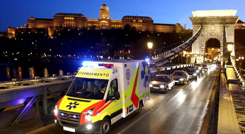 Új korszak kezdődik: Különleges magyar találmánnyal nyugtatják meg a beteg gyermekeket a mentőautókban