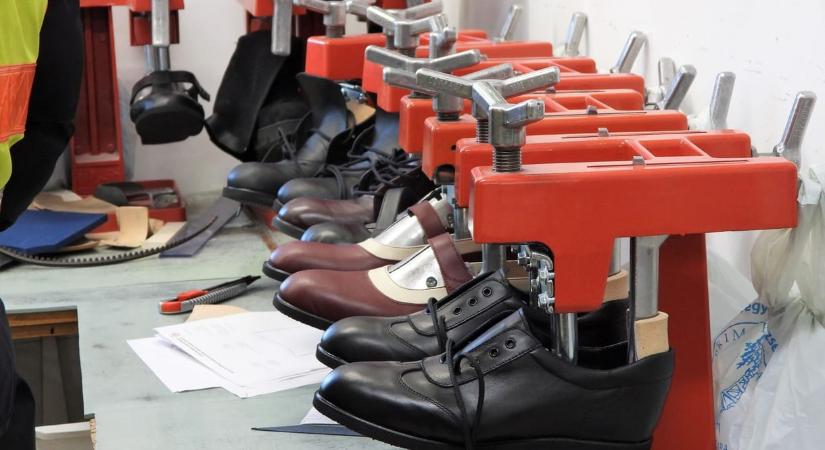 Harminchat orvos és tíz cégvezető ellen emeltek a több milliárd forintos gyógycipős csalás miatt