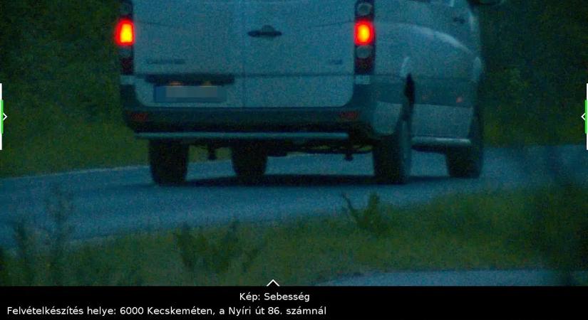 Dobozossal duplázott rá a megengedett sebességre, a büntetés sem maradt el!