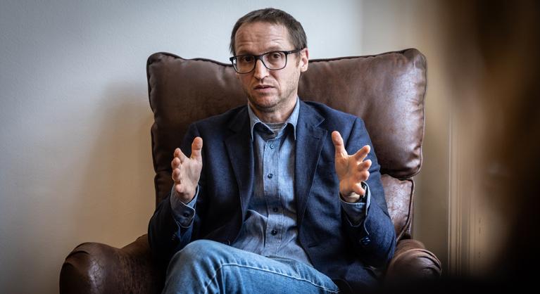 Demeter Szilárd ismét nekiment L. Simon Lászlónak és a sajtónak, majd meggondolta magát