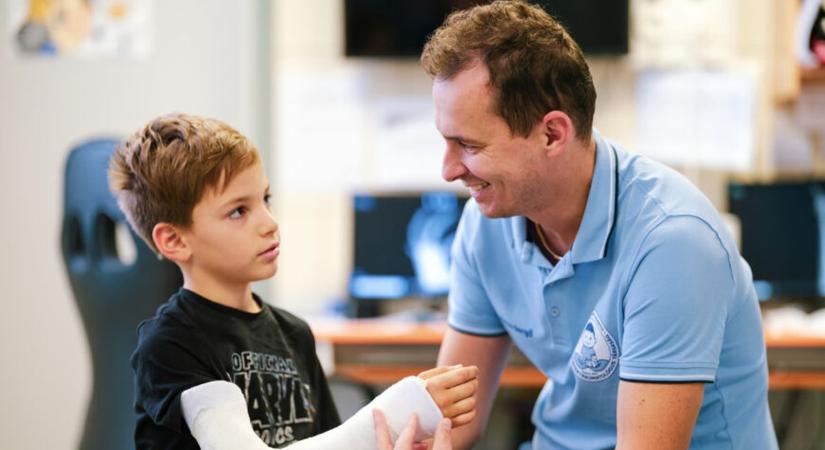 Tavaszi rémálom a sürgősségin: gyerekek tucatjai sérülnek meg rollerezés közben