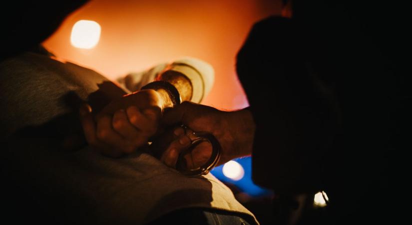 Véletlenül meglökték az utcán, két embert kezdett el csépelni a siófoki „igazságosztó"