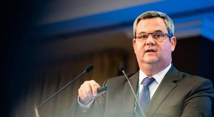 Hé, Takács! Hol a nyolcmilliárd? – Anyádban! - Takács Péter, a távozó egészségügyi államtitkár egy civil járókelővel beszélgetett