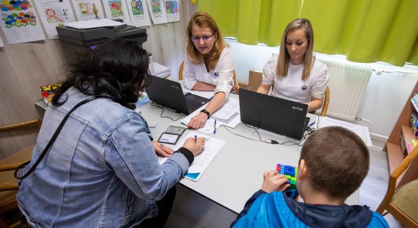 Első osztályos lesz a gyerek – előtte be kell íratni az iskolába. Mutatjuk a részleteket!