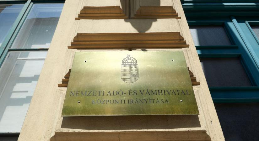 Kamu luxusmárkás cuccok, hamis e-cigik: a Golgota úti piacon csaptak le a NAV ellenőrei (videó)