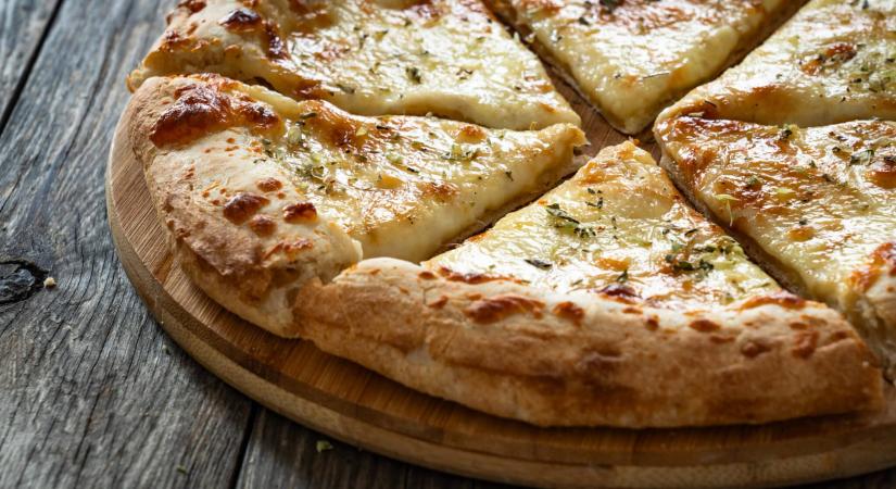 Magyaros pizza tofupörccel és mustáros szósszal – laktató, karakteres fogás