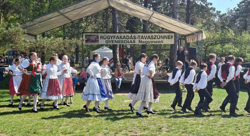 Rügyfakadás 26 év után is: tavasz, közösség, hagyományok egy helyen