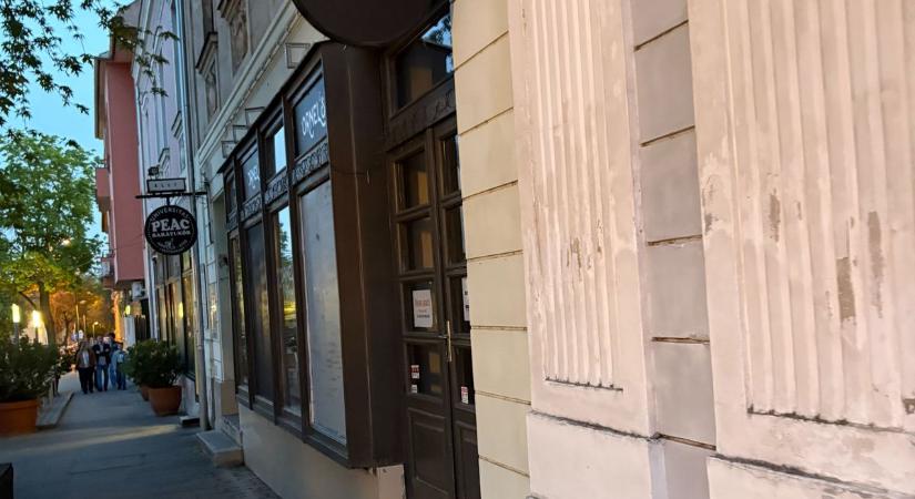 Áprilistól végleg bezár a pécsi belváros egyik népszerű beülős helye – évekig volt a baráti italozások központja