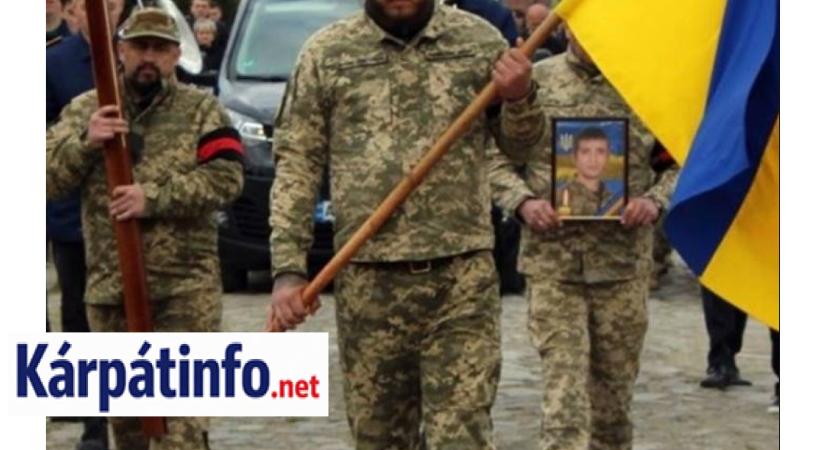 Elesett a fronton: 35 éves katonát temettek el Csapon