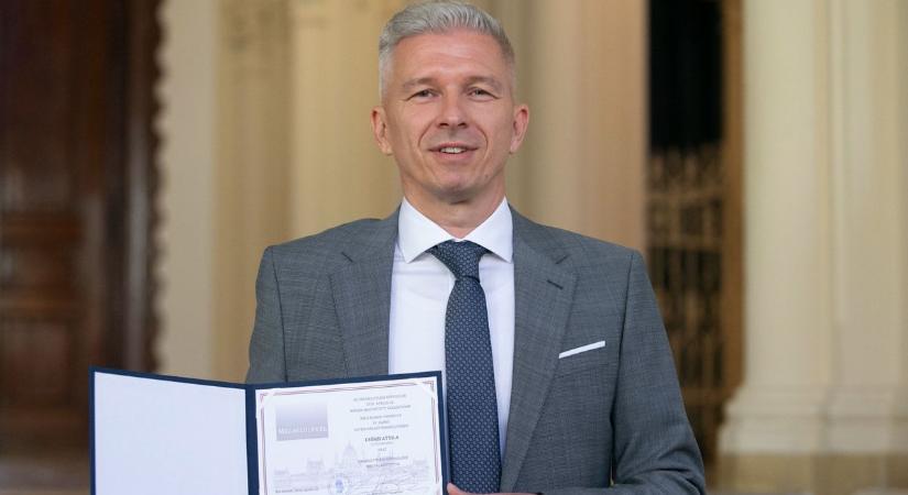 Csőszi Attila átvette mandátumlevelét, és elmondta, hogy mi a legfőbb célja képviselőként  fotók