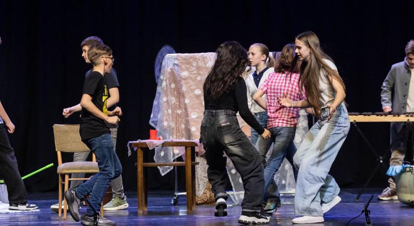 Kilencedik aranyát zsebelte be a Szálka Stúdió: taroltak a tatabányai színjátszók