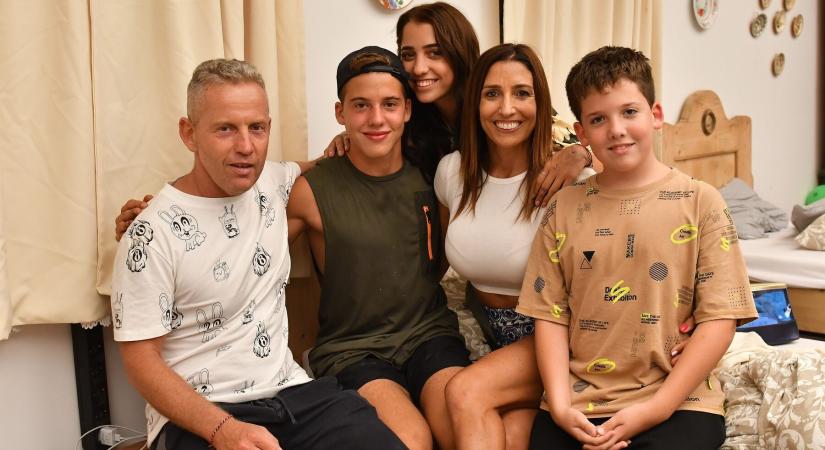 Így reagált a legkisebb Schóbert gyerek, amikor a bátyjától megtudta, hogy az édesanyjuk beteg