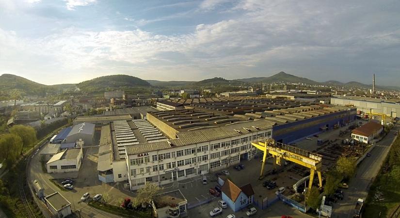 Itt a második hullám: félezer munkavállalóját rúgja ki Erdély egyik legnagyobb ipari cége, a Samsung egyik beszállítója