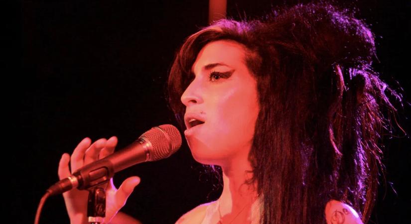 Megszólalt Amy Winehouse közeli barátja - "Én voltam az egyetlen, aki könyörgött, hogy ne engedjék színpadra!"