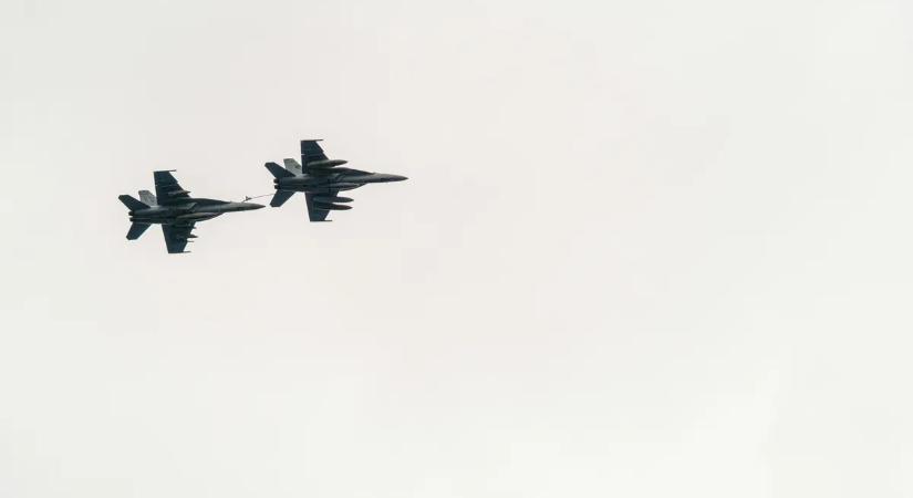 Vadászgépek ütköztek a levegőben, egy fotó kedvéért kockáztattak hatalmasat