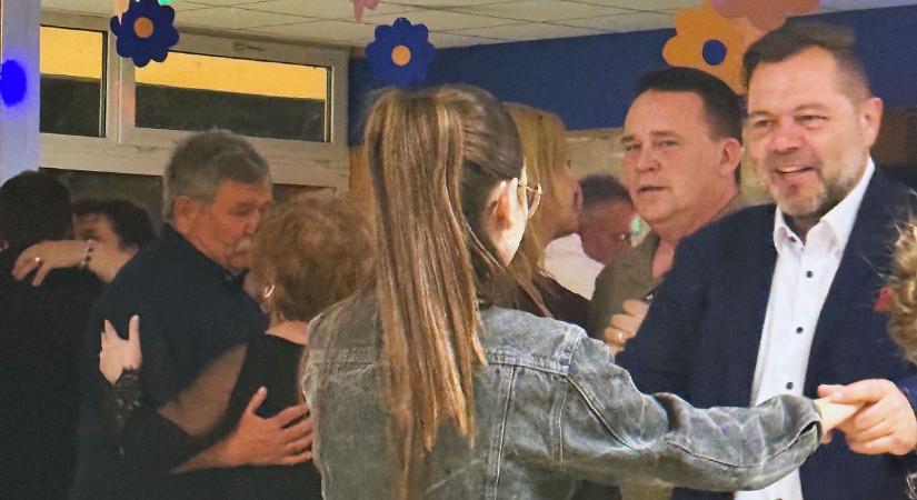 Nem semmi volt ez a party! Még a 91 éves Nelli néni is bulizott Kaposszekcsőn (fotókkal)