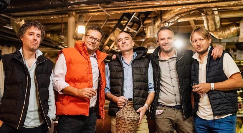 Tiborcz-mellényben köszönt el egyik dalától a Kiscsillag a választás után