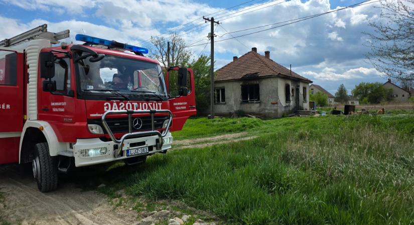 Kályhából indulhatott a tűz Jászkiséren – egy szoba teljesen kiégett