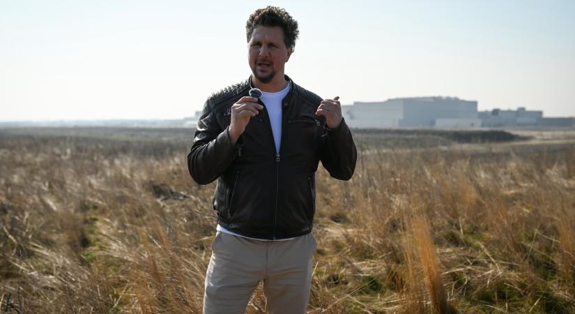 Tűz ütött ki az iváncsai akkumulátorgyárban, Nagy Ervin szerint több munkást kórházba vittek