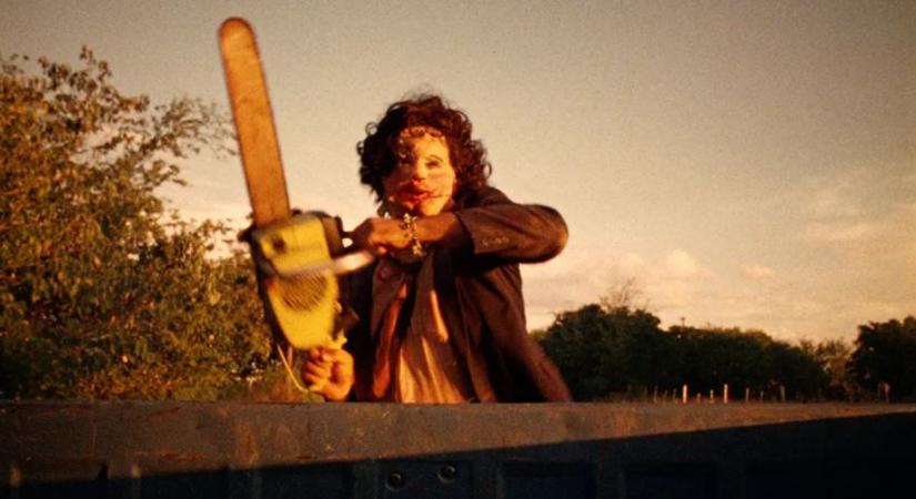 Az A24 olyan horrorrendezőt rántott be A texasi láncfűrészes mészárlás rebootjához, aki a YouTube-on kezdte
