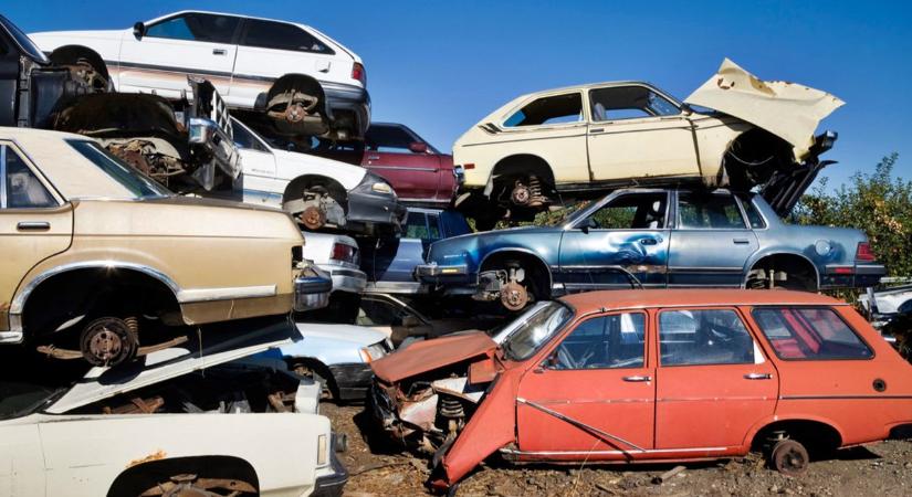 Irány a bíróság! Illegális autóbontó és szeméttelep Zalában – lebukott a hulladéknepper