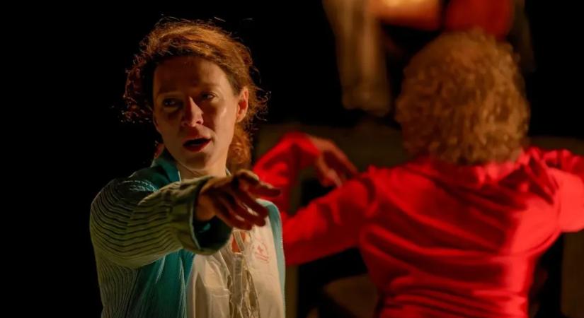 Közel húsz éve bemutatott darabot is műsorra tűz a Pintér Béla és Társulata májusban