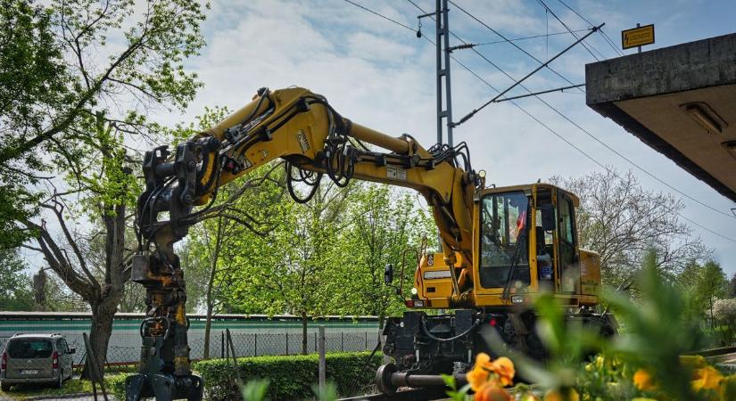 Mi ez a síneken? Gépszörnyeket fotóztak a Balatonnál