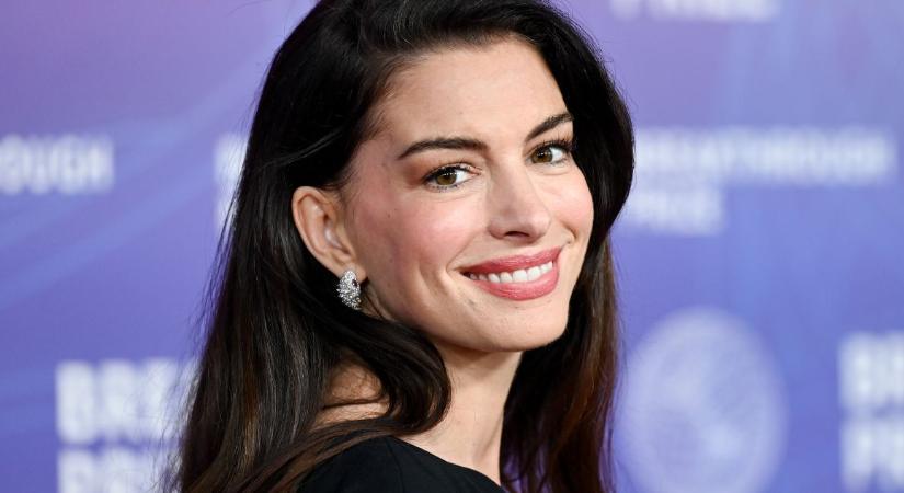 Anne Hathaway nem akar tökéletes anya lenni – Kisfia azt hitte, könyvtáros