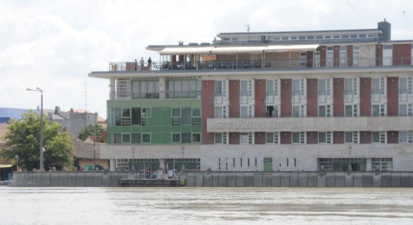 Megvan az építési engedély, megvalósulhatnak a Szent János Hotel bővítését célzó tervek