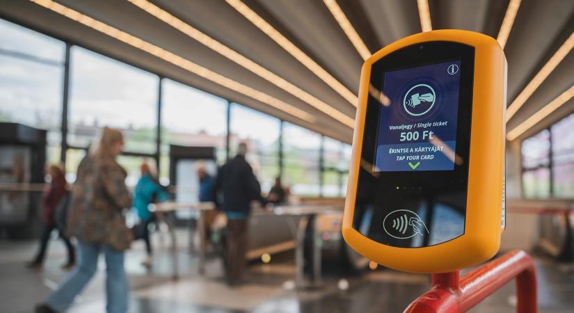 Itt az új időszámítás, mostantól elég a bankkártya vagy az okostelefon a budapesti metrózáshoz