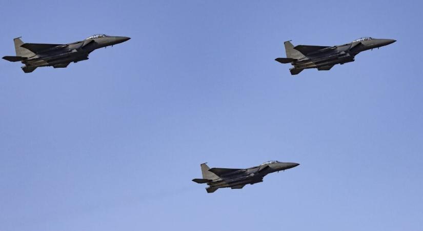 Annyira fotózták egymást dél-koreai vadászpilóták, hogy összeütköztek a levegőben