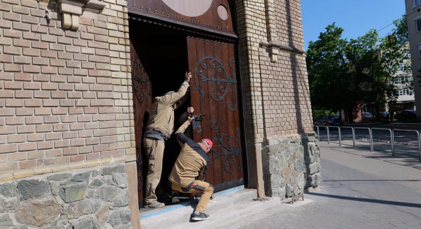 Helyére került a Bethlen harmadik felújított főkapuja is