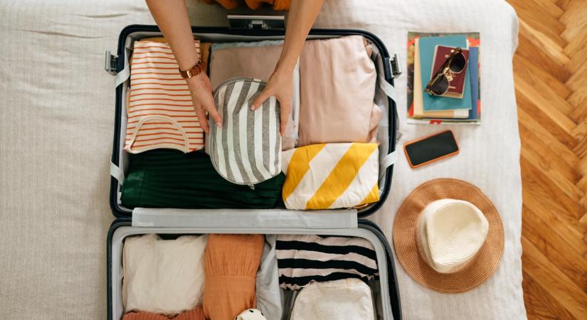 Így fér bele minden a kézipoggyászodba: a „3 cipős módszer”, amit a légiutas-kísérők is használnak