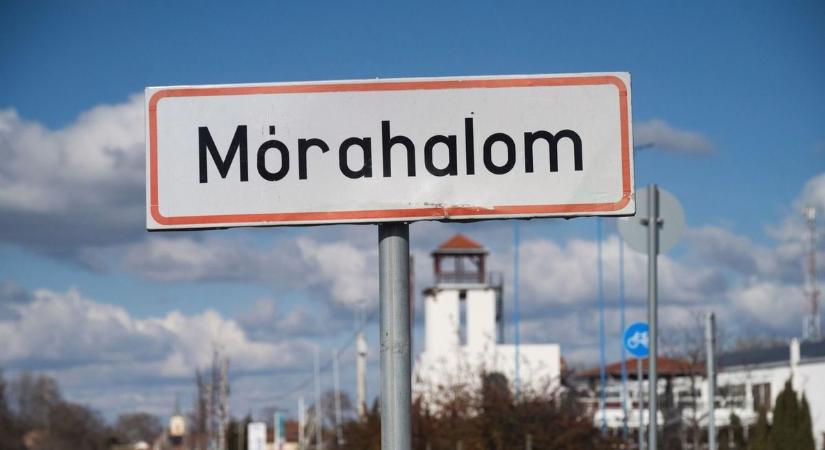 Megnyílt a legújabb kiállítás Mórahalmon: vitákat is kavarhat, amit bemutatnak