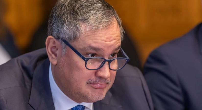 A Fidesz-kormány választási és rejtélyes pénzszórással hozta össze március végére az éves költségvetési hiány 81 százalékát