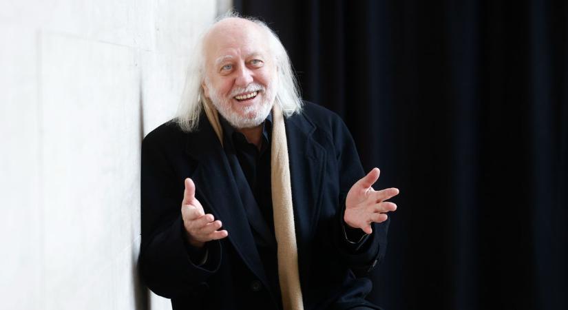 Levelet írt Krasznahorkai Lászlónak a francia elnök