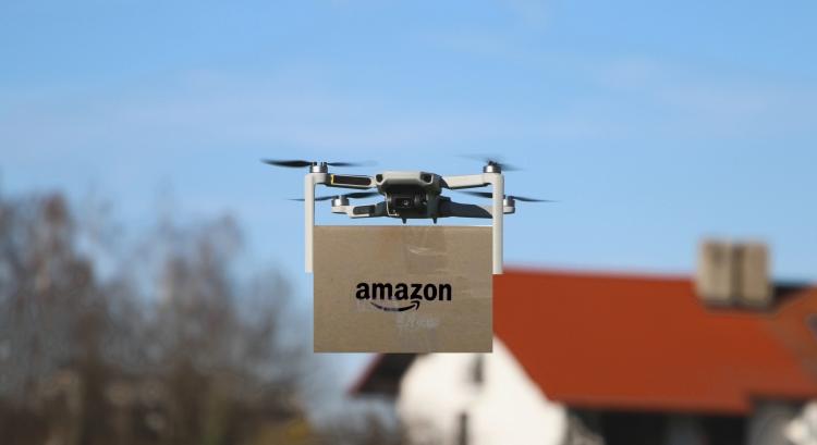 A drónok nem bánnak kesztyűs kézzel a csomagokkal