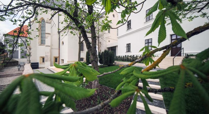 A veszprémi várnegyed 800 éves palotakápolnáját és Szent Imre fogadalmának helyszínét is felfedezhetjük április 25-26-án