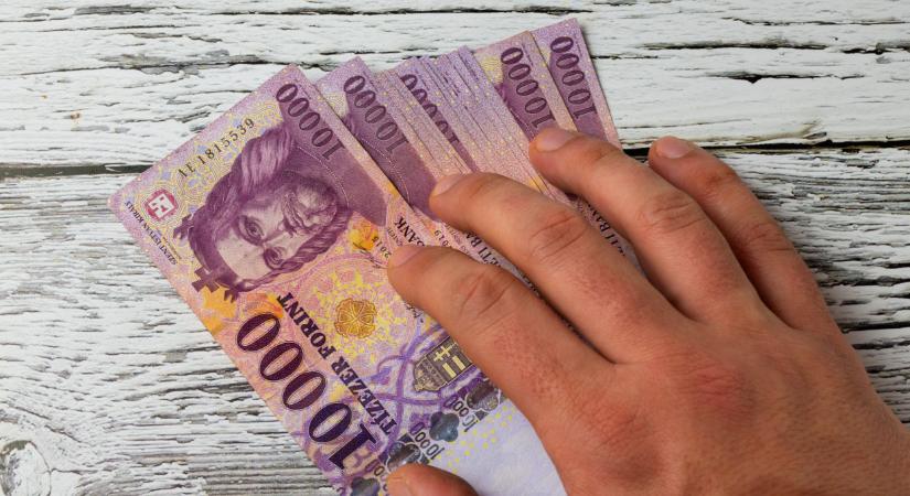 Kezdődnek a kifizetések: több ezer magyarhoz érkezik pénz a napokban