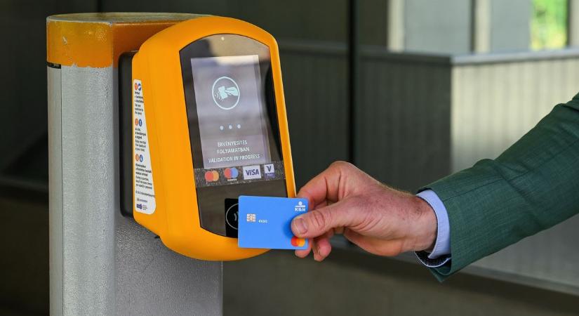 Szintet lépett a budapesti tömegközlekedés – már egy érintés is elég a metrón, és már utazhatunk is