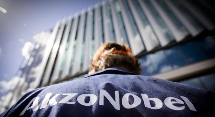 Fényezi magát az AkzoNobel, de a lakkréteg tartósságát az áremeléseknek köszönheti
