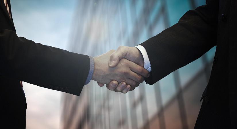 Ukrajna: már rábólintottak a tagországok nagykövetei a hitelprogramra és a szankciós csomagra