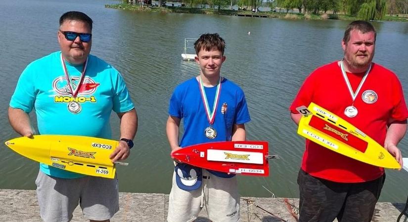 A csónakázótavon száguldozhattak, még jutalom is járt érte