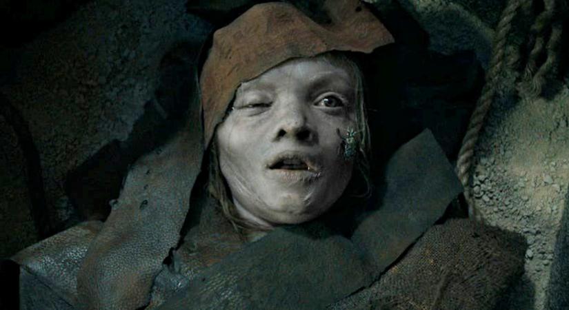 "Halálra rémítette a hároméves gyerekemet" - Panaszt tettek amiatt, hogy A múmia plakátján szemlátomást egy gyermek holtteste látható