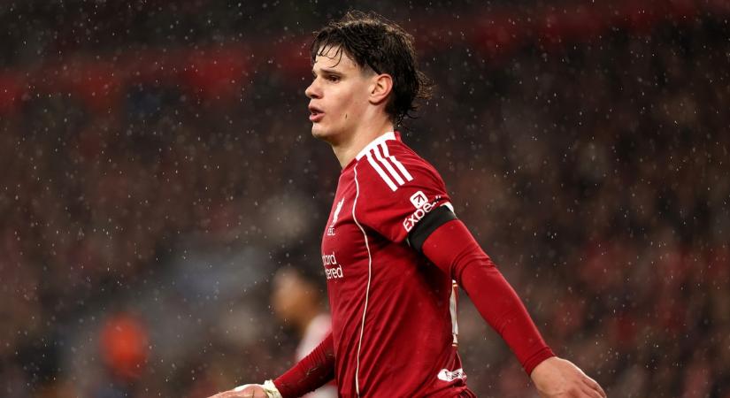 Liverpooli gyerekekkel kertészkedett Kerkez Milos a Föld napja alkalmából