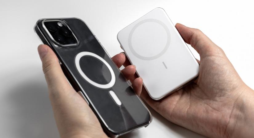 Tiltólistára kerültek a powerbankek? Itt az új szabály, ami minden repülőutast érint!