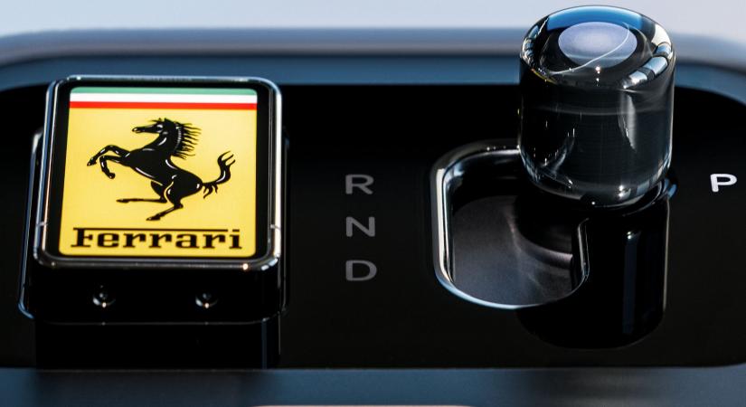 Májusban jön a Ferrari villanyautója, ennyibe fog kerülni