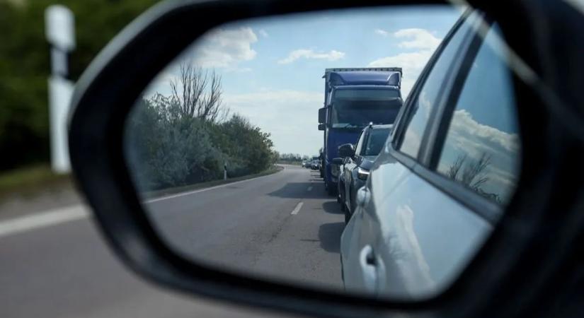 Szinte levágta az ajtót a szélvédőn beköszönő fa a karcagi balesetnél