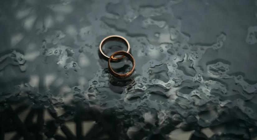 Új nő, eladó ház, törölt fotók: válik a Barátok közt sztárja