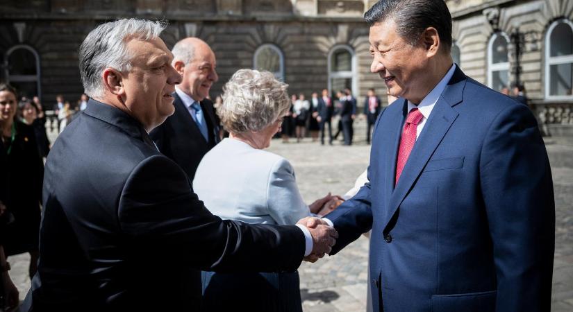 Az utolsó pillanatban fogott nagykövetcserébe az Orbán-kormány Pekingben